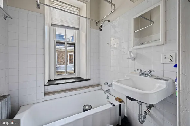 $1,395 | 5911 Greene Street, Philadelphia, PA 19144