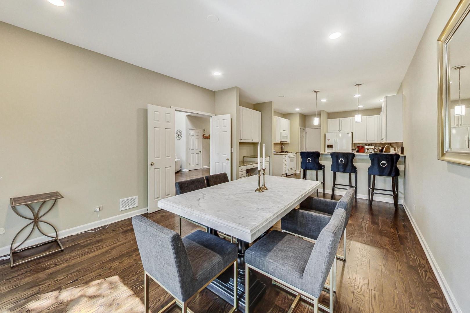 74 Trent Court Burr Ridge, IL 60527 - Photo 7 of 30 a view of a dining area with furniture