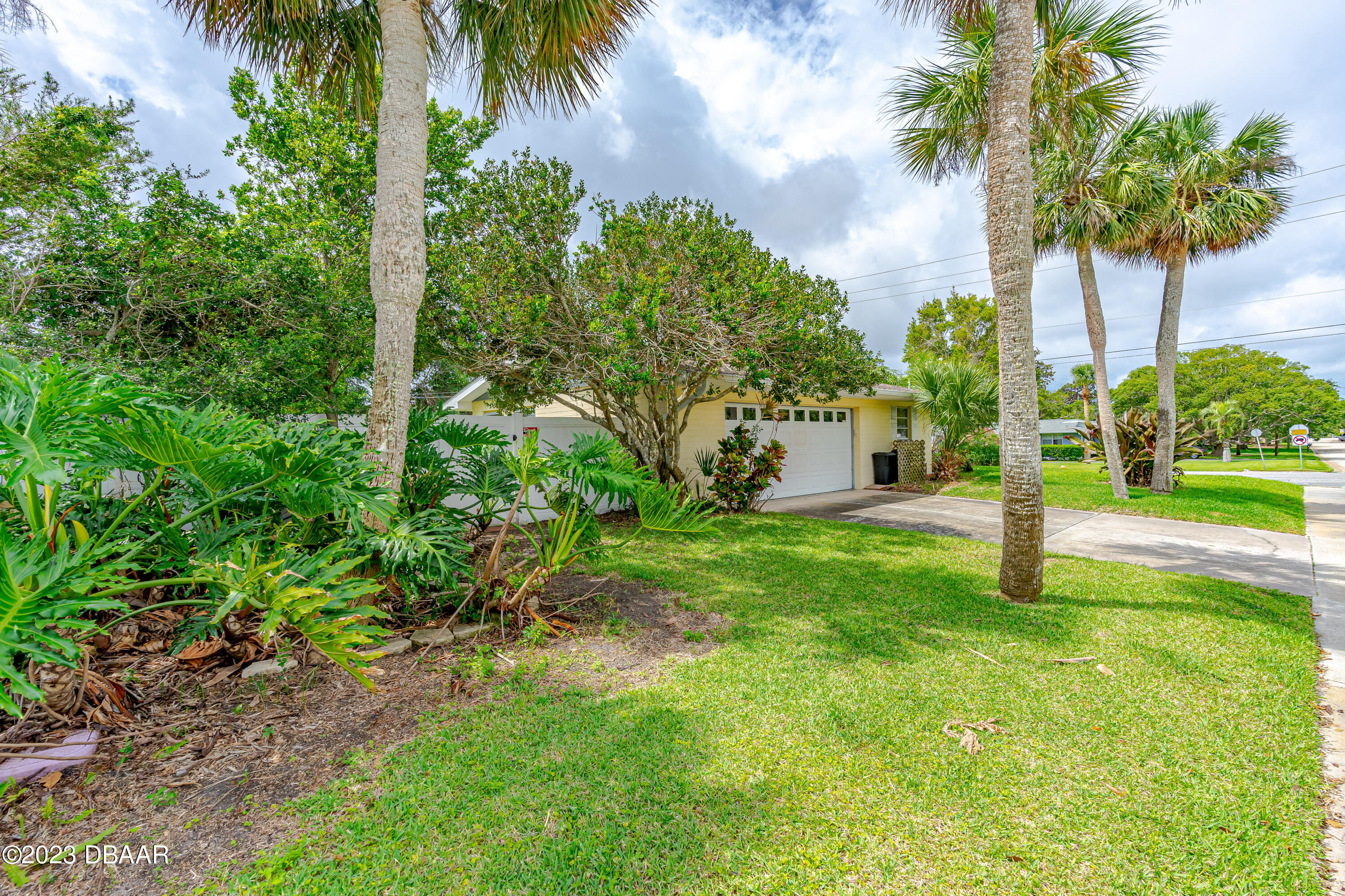 267 South Halifax Drive Ormond Beach, FL 32176 - Photo 6 of 47 a house with palm tree in front of it