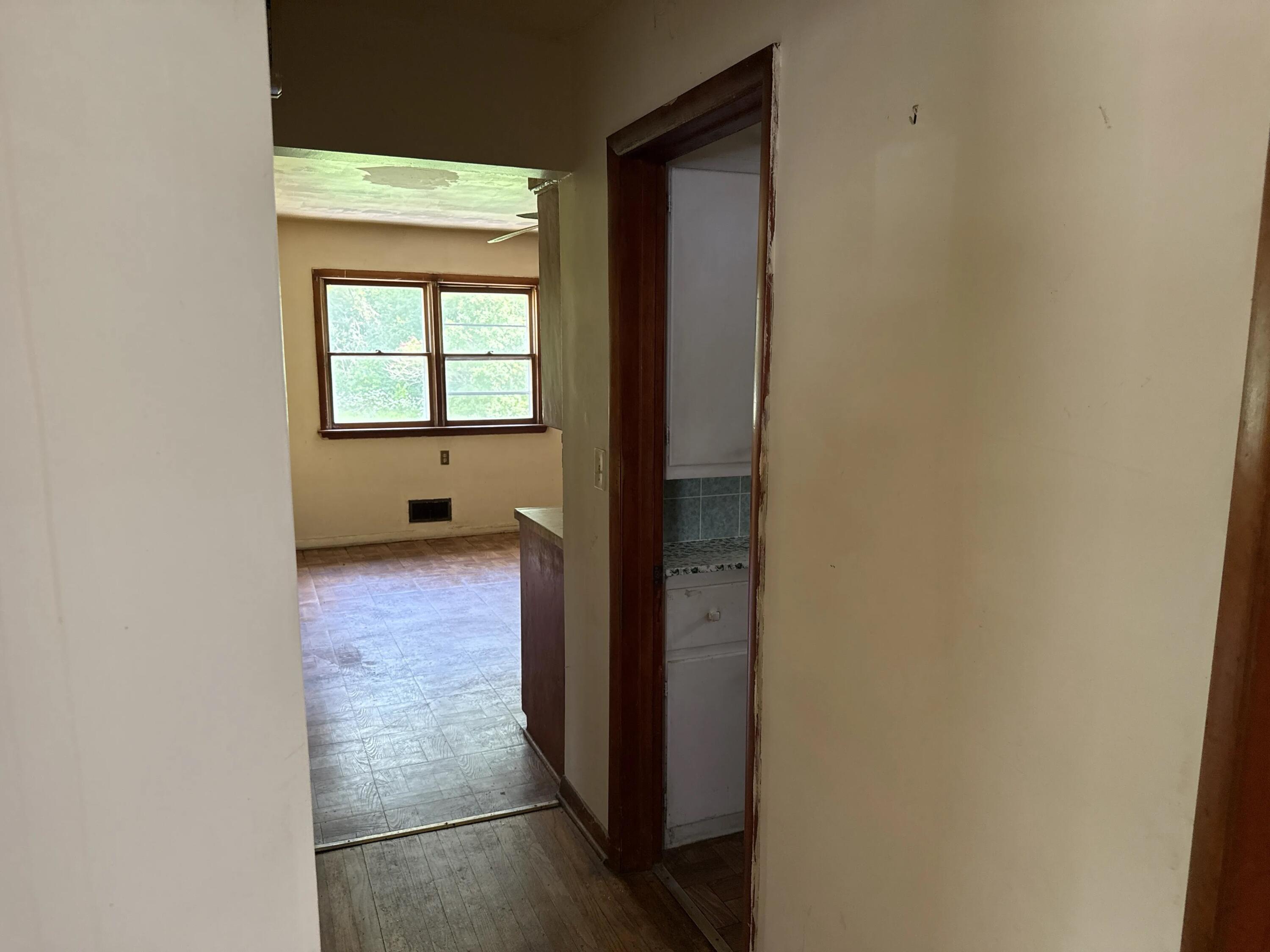 2025 Rupert Boulevard Racine, WI 53405 - Photo 25 of 44 Passageway
