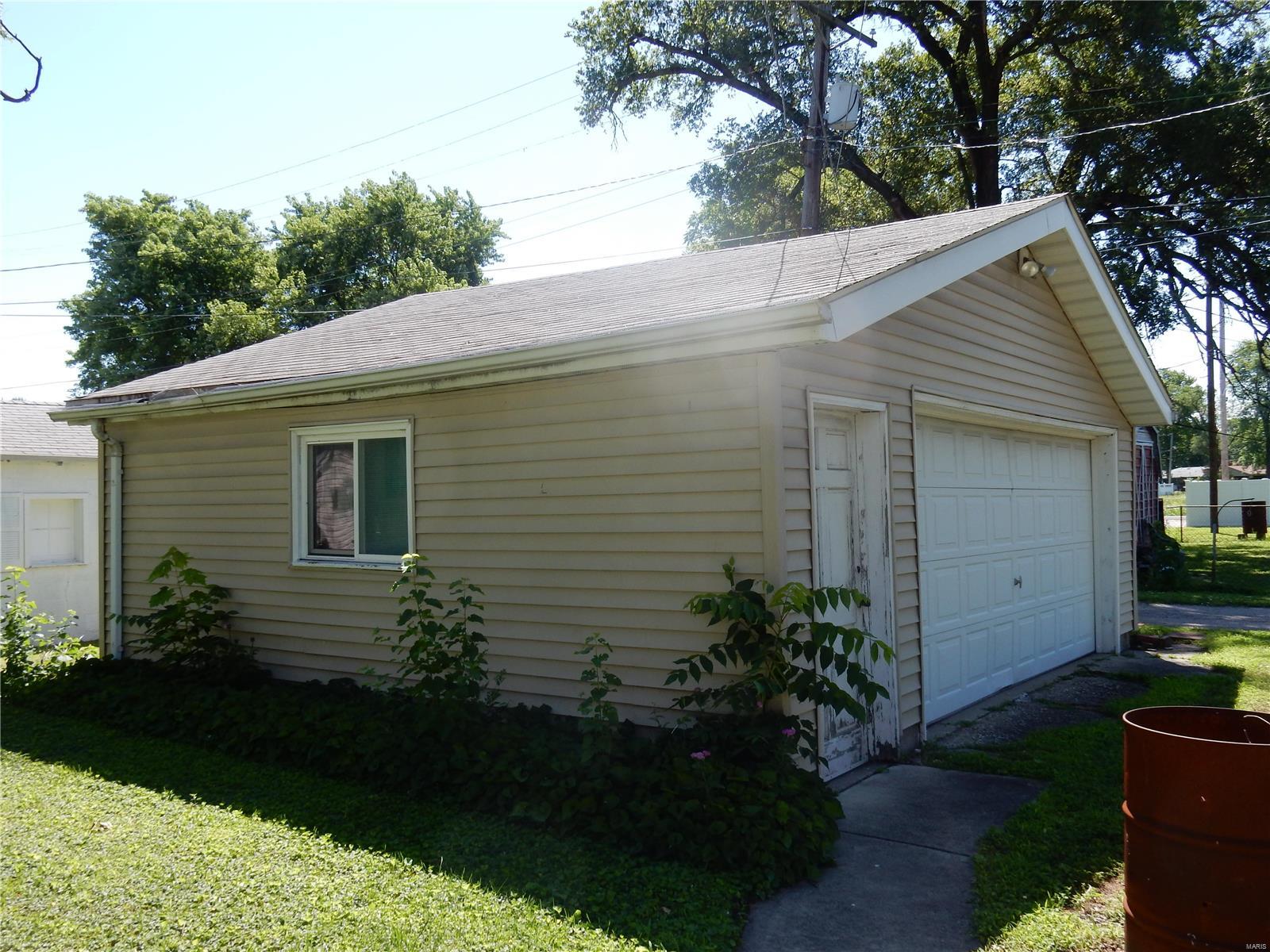 4604 Nameoki Road Granite City, IL 62040 - Photo 4 of 24 Gallery Image 4
