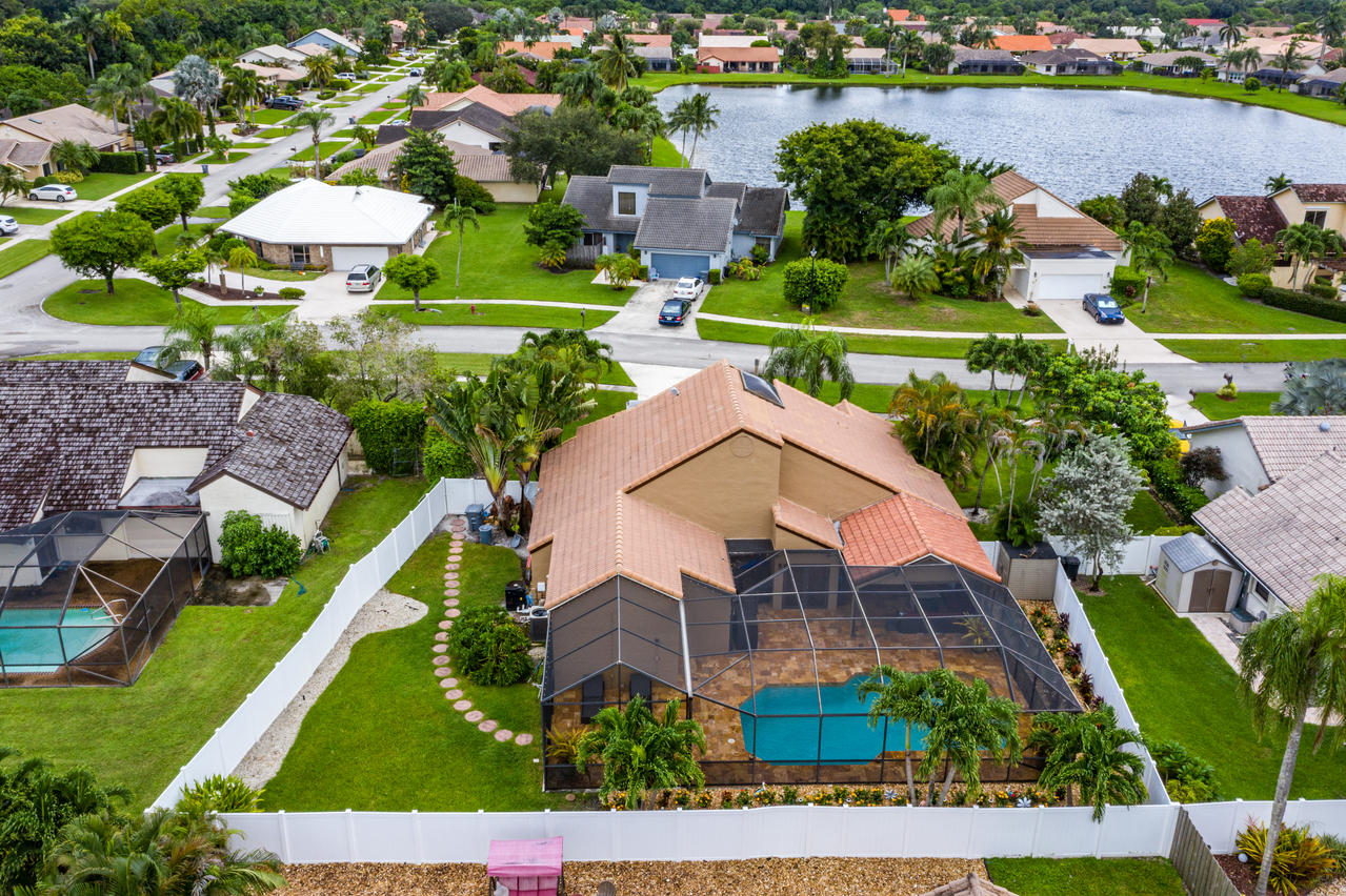 22313 Ensenada Way Boca Raton, FL 33433 - Photo 43 of 44 an aerial view of multiple houses with yard