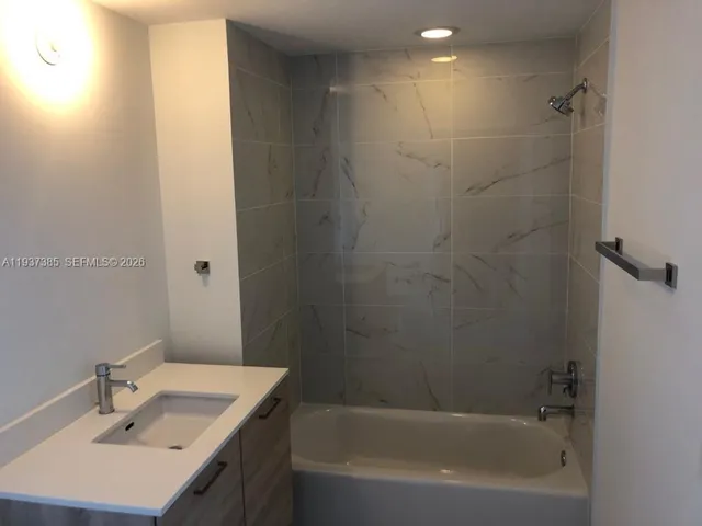 $3,700 | 16385 Biscayne Boulevard, Unit 1005, North Miami Beach, FL 33160