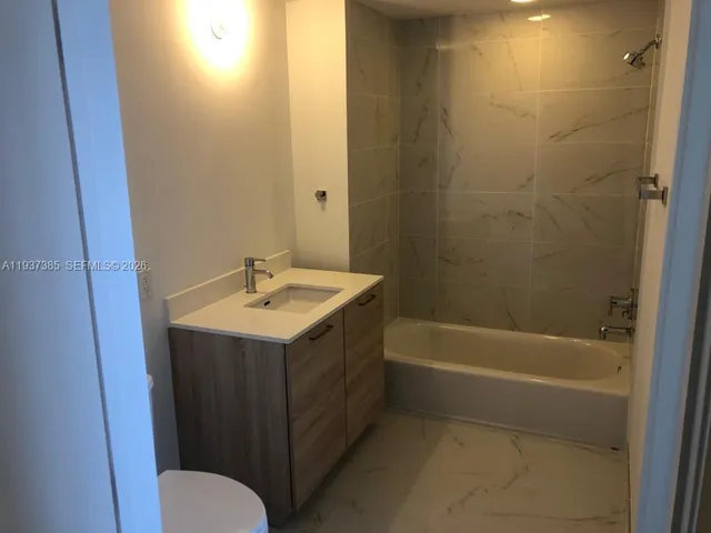 $3,700 | 16385 Biscayne Boulevard, Unit 1005, North Miami Beach, FL 33160