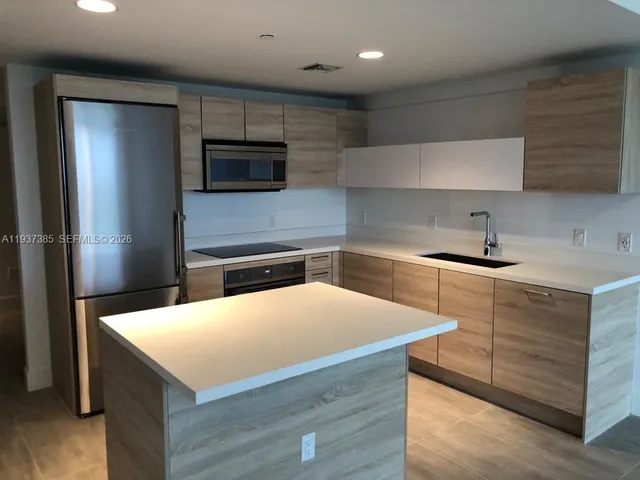 $3,700 | 16385 Biscayne Boulevard, Unit 1005, North Miami Beach, FL 33160