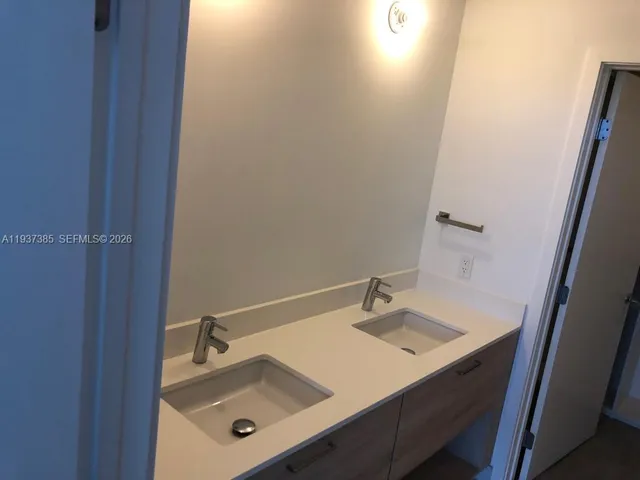 $3,700 | 16385 Biscayne Boulevard, Unit 1005, North Miami Beach, FL 33160