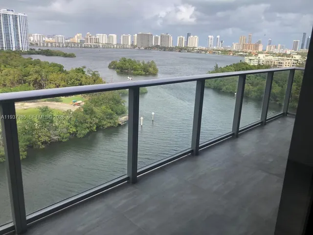 $3,700 | 16385 Biscayne Boulevard, Unit 1005, North Miami Beach, FL 33160