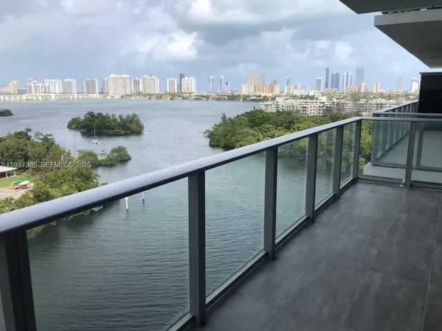 $3,700 | 16385 Biscayne Boulevard, Unit 1005, North Miami Beach, FL 33160