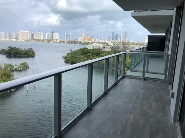 $3,700 | 16385 Biscayne Boulevard, Unit 1005, North Miami Beach, FL 33160