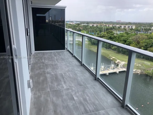 $3,700 | 16385 Biscayne Boulevard, Unit 1005, North Miami Beach, FL 33160