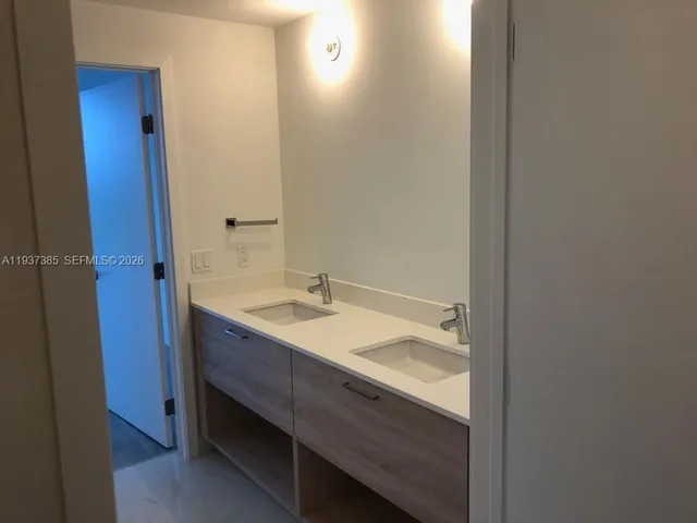 $3,700 | 16385 Biscayne Boulevard, Unit 1005, North Miami Beach, FL 33160