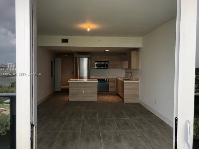 $3,700 | 16385 Biscayne Boulevard, Unit 1005, North Miami Beach, FL 33160