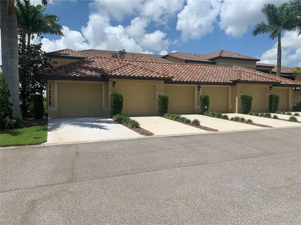 $1,999 | 7225 River Hammock Drive, Unit 202, Bradenton, FL 34212