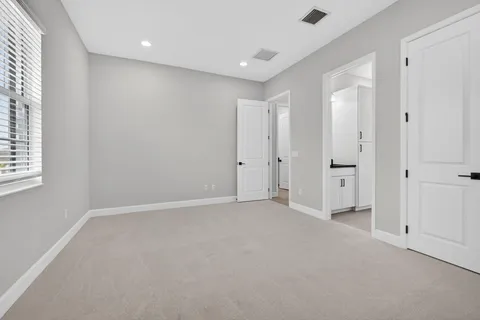 a view of empty room with an empty space