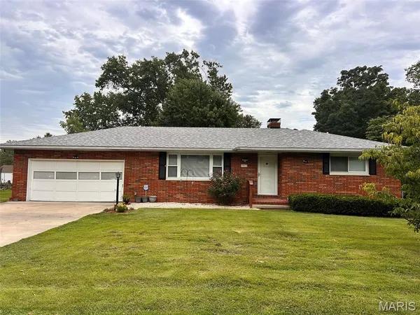 $235,000 | 4803 Paris Drive, Godfrey, IL 62035