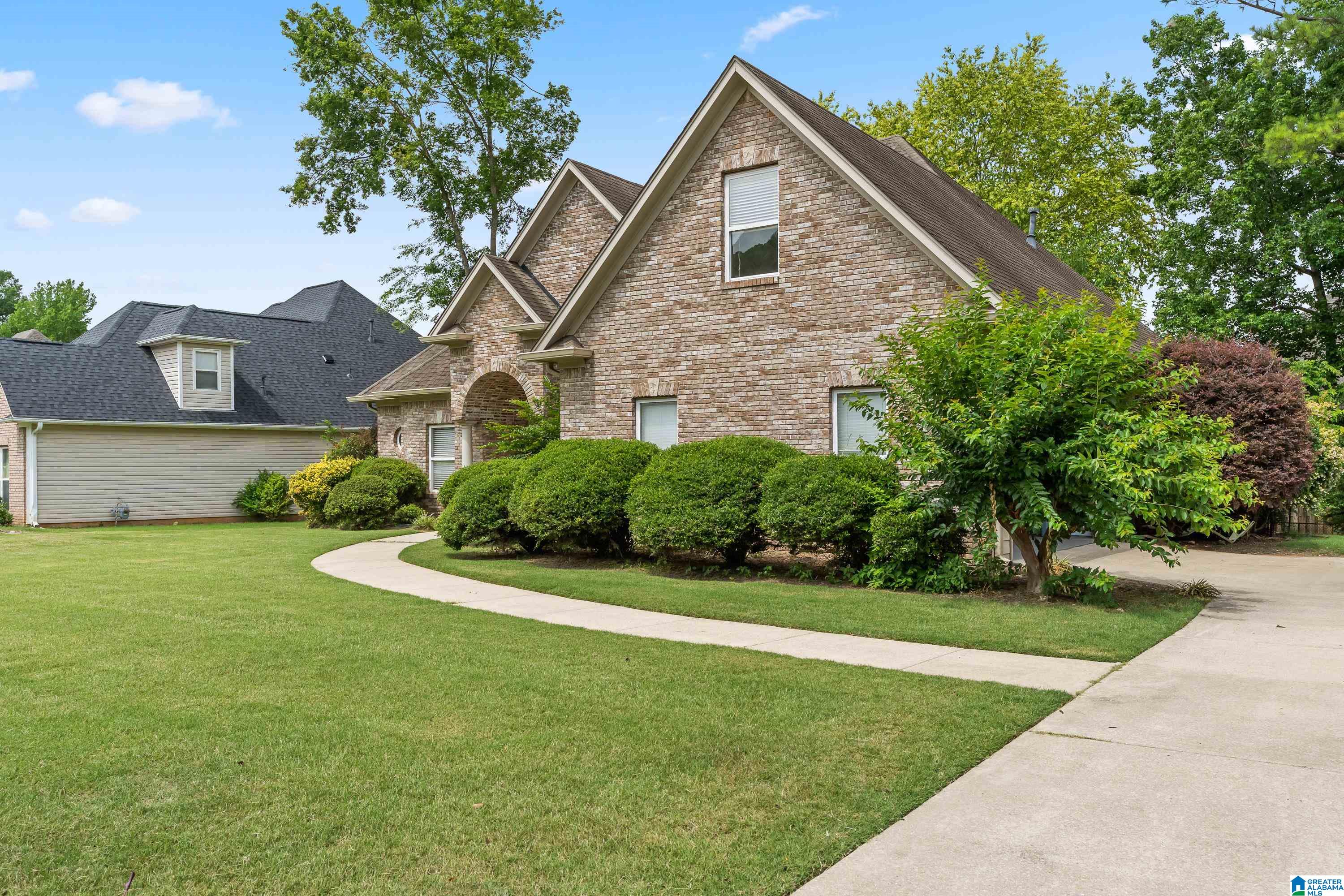217 Lake Forest Way Alabaster, AL 35114 - Photo 3 of 32