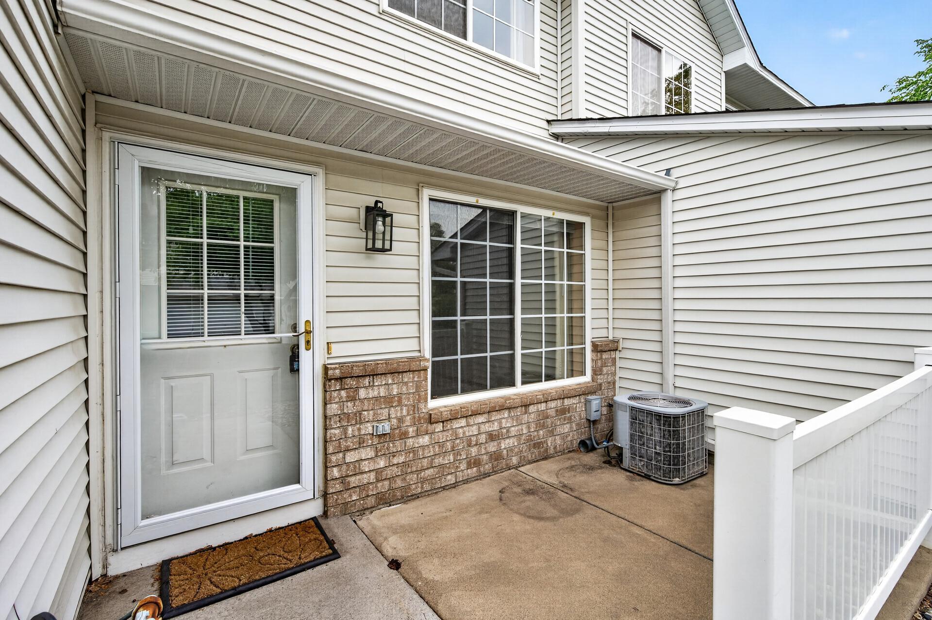 8639 Quarry Ridge Lane, Unit I Woodbury, MN 55125 - Photo 2 of 18