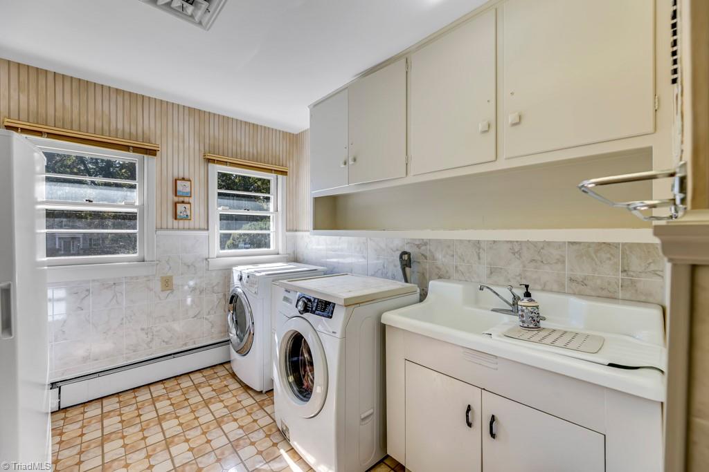 300 Edgedale Drive High Point, NC 27262 - Photo 11 of 34