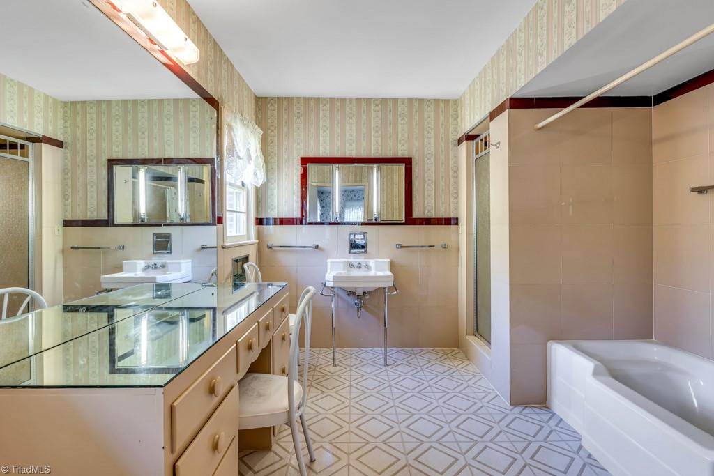 300 Edgedale Drive High Point, NC 27262 - Photo 18 of 34