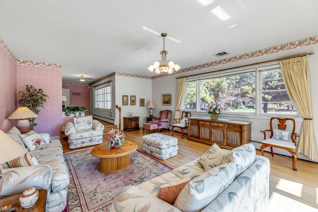 300 Edgedale Drive High Point, NC 27262 - Photo 4 of 34