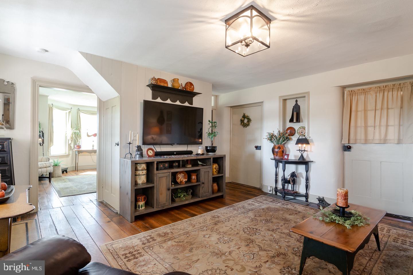 61 7 Stars Road Spring City, PA 19475 - Photo 38 of 91 2nd House Living Room