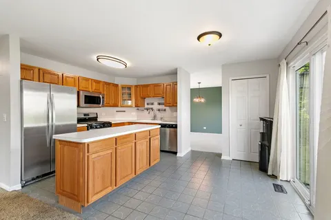 $430,000 | 349 Hampton Court, Crystal Lake, IL 60012