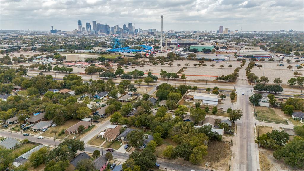 4121 Hamilton Avenue Dallas, TX 75210 - Photo 2 of 5 a view of a city