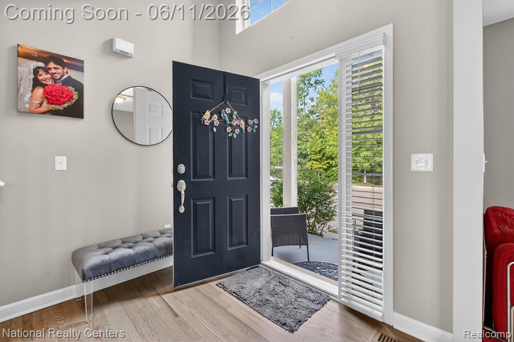 27412 Victoria Road Novi, MI 48374 - Photo 3 of 61