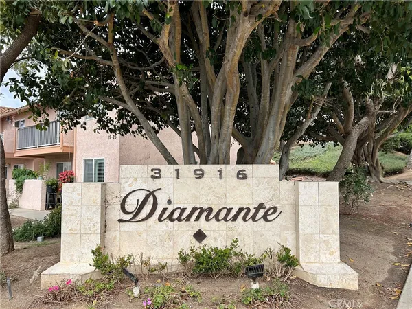 $2,700 | 31946 Del Cielo Este, Bonsall, CA 92003