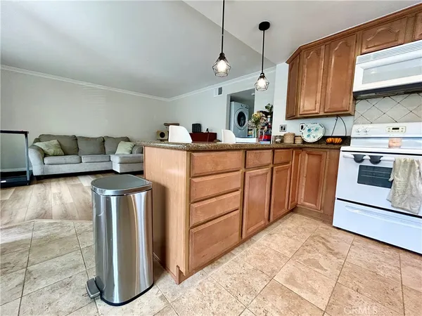 $2,700 | 31946 Del Cielo Este, Bonsall, CA 92003
