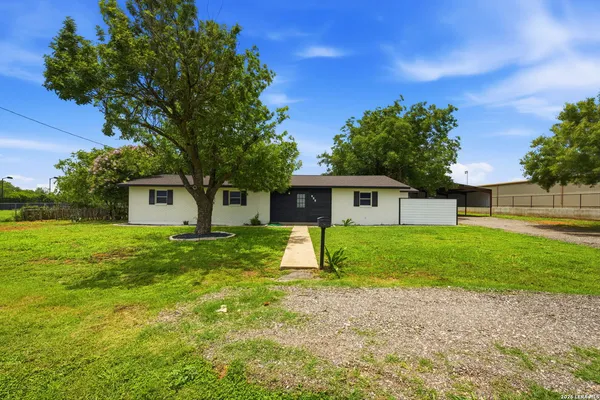 $370,000 | 208 Highway 16, Jourdanton, TX 78026