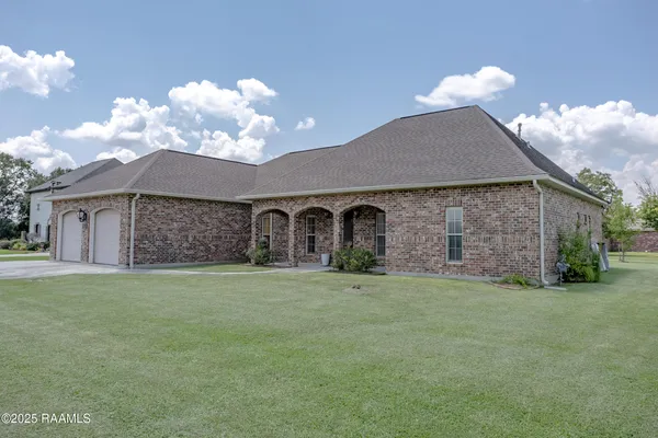 $335,000 | 118 St Marie Circle, Cankton, LA 70584
