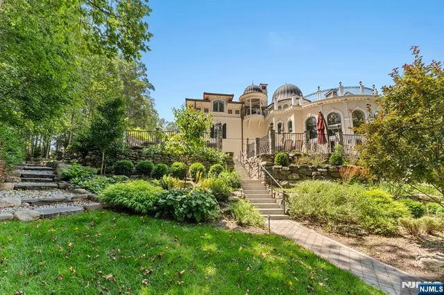 a view of a house with a yard and plants