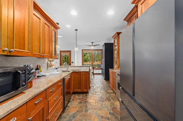 $639,000 | 406 Hogan's Way, Chewelah, WA 99109