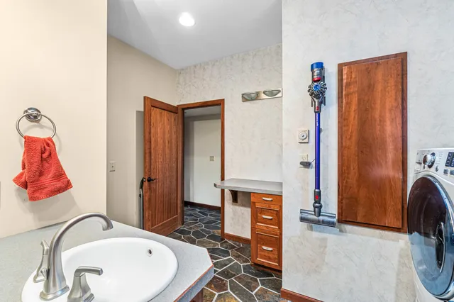 $639,000 | 406 Hogan's Way, Chewelah, WA 99109