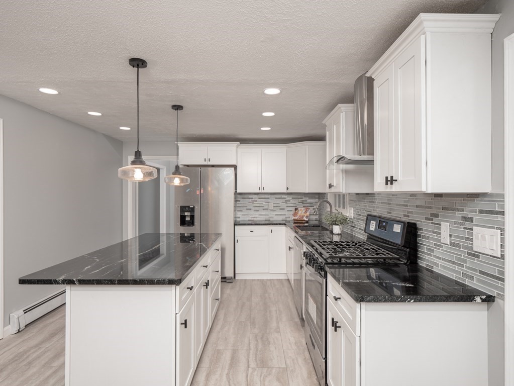27 Freeman Road Chelmsford, MA 01824 - Photo 4 of 42