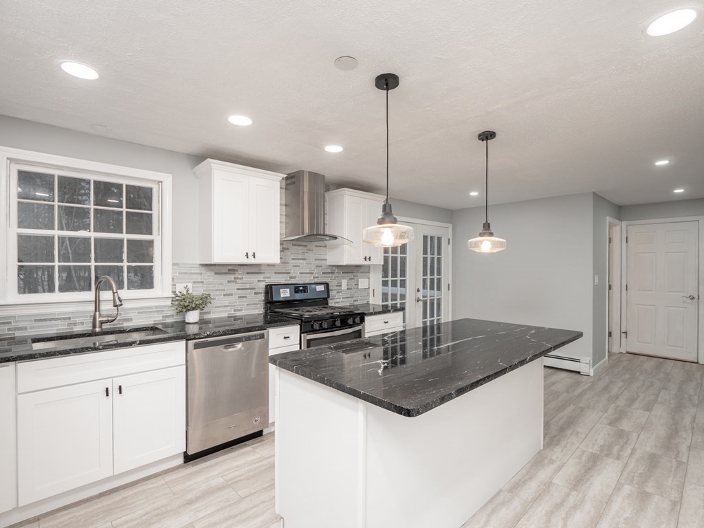 27 Freeman Road Chelmsford, MA 01824 - Photo 6 of 42