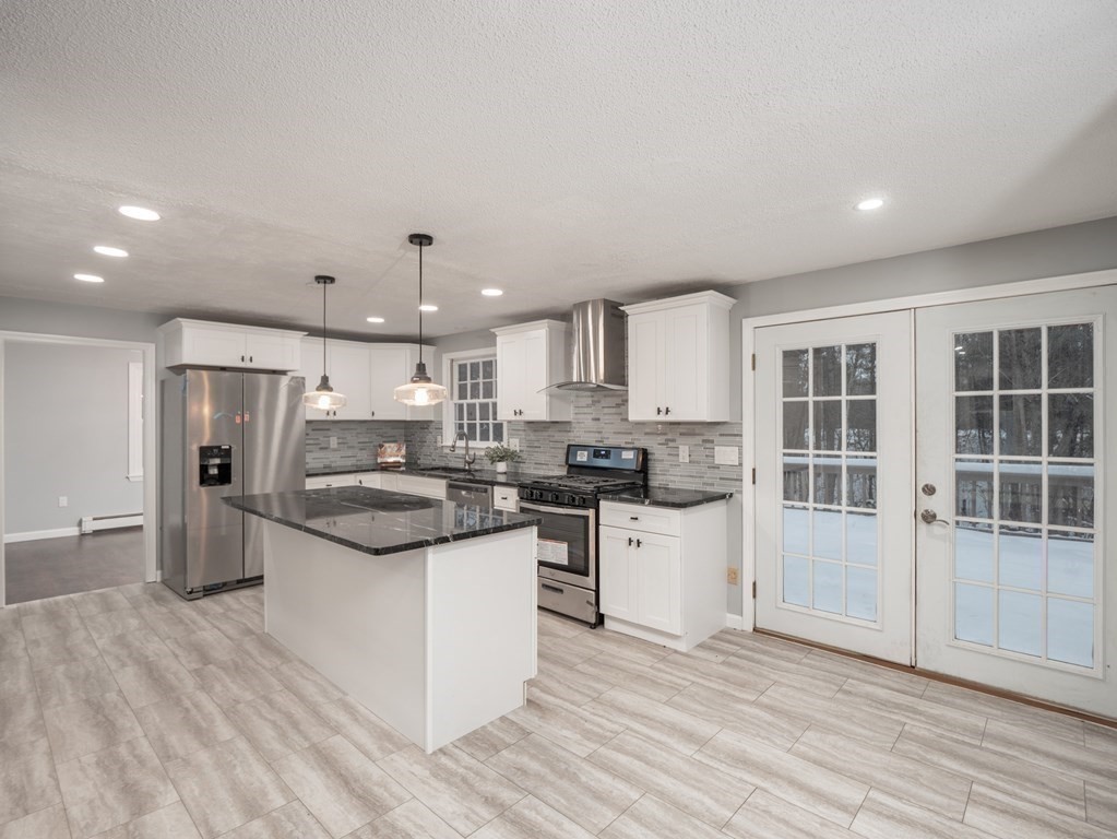 27 Freeman Road Chelmsford, MA 01824 - Photo 7 of 42