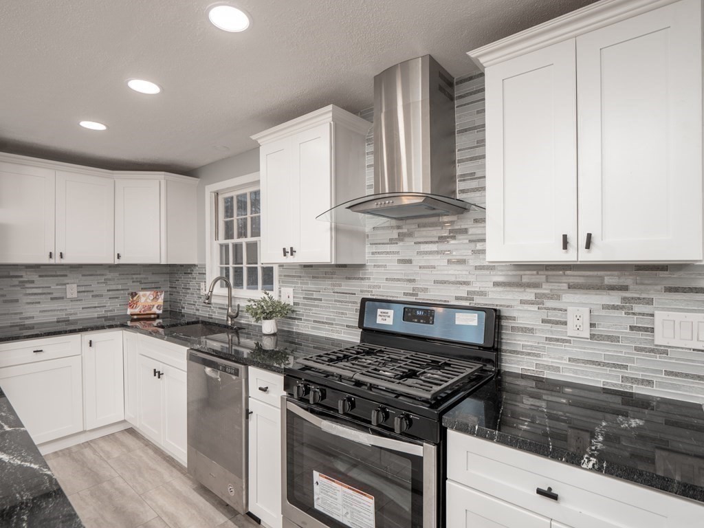 27 Freeman Road Chelmsford, MA 01824 - Photo 9 of 42