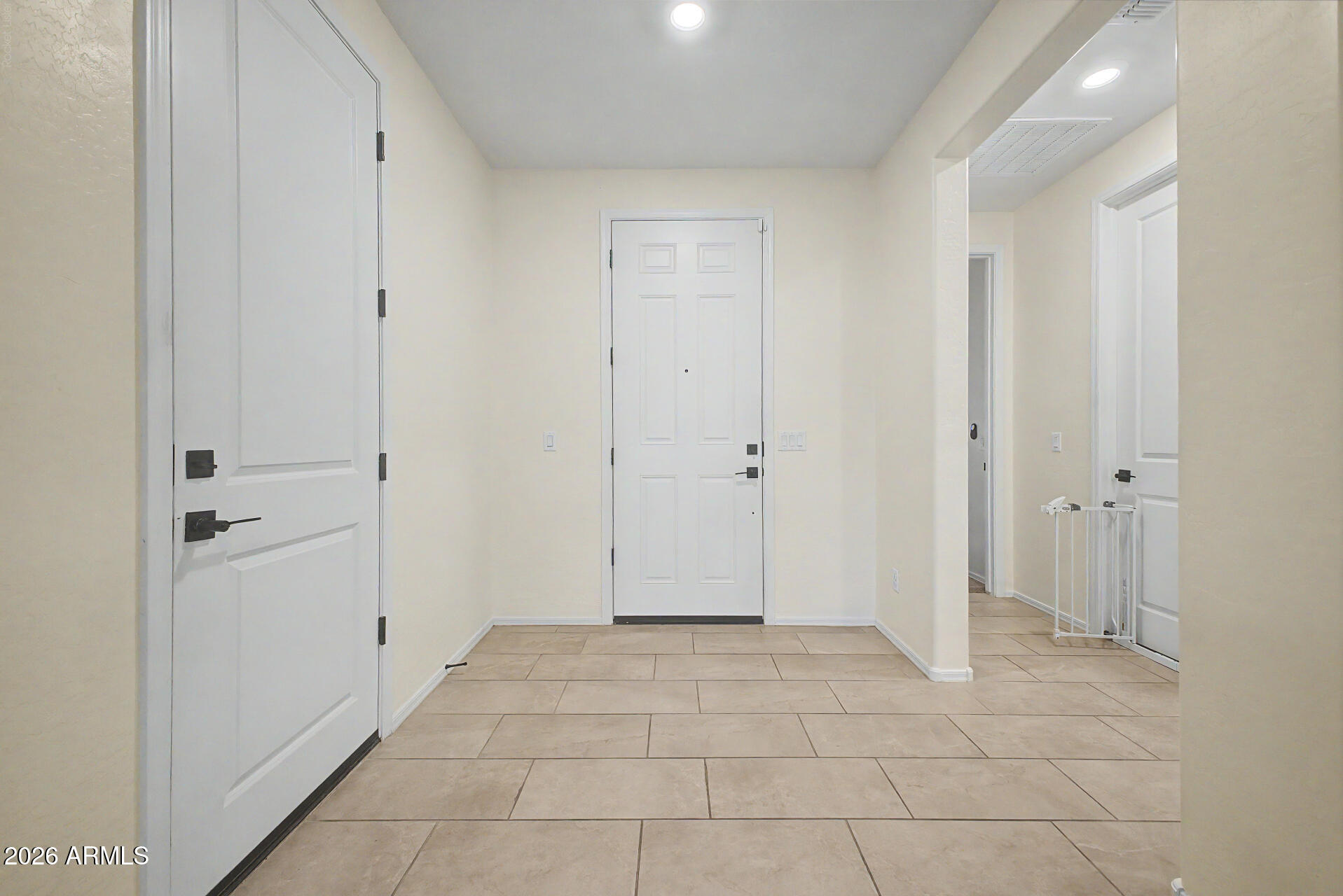 2540 West Grenadine Road Phoenix, AZ 85041 - Photo 7 of 69 Grand Entry