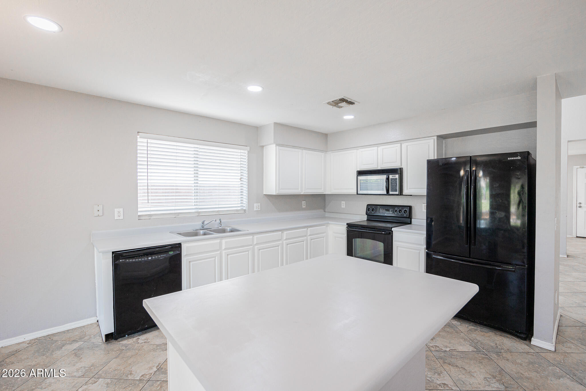 2913 West Fremont Rd. Phoenix, AZ 85041 - Photo 11 of 39