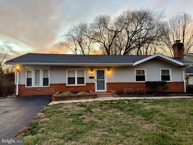 $3,500 | 905 West Poplar Road, Sterling, VA 20164