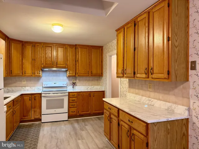 $3,500 | 905 West Poplar Road, Sterling, VA 20164