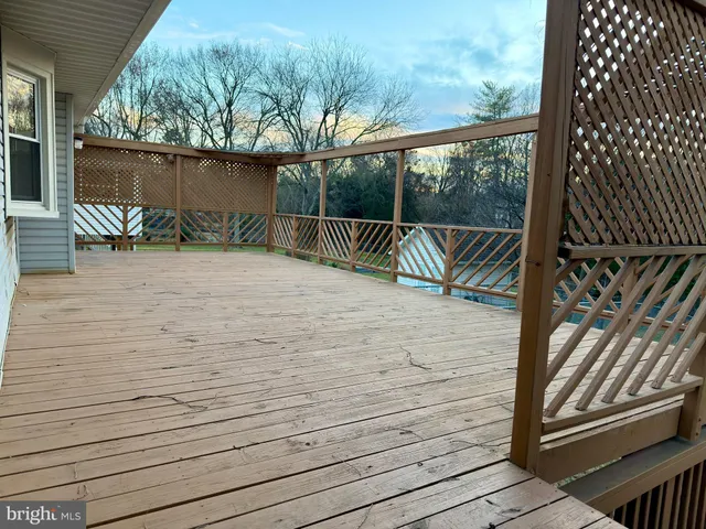 $3,500 | 905 West Poplar Road, Sterling, VA 20164