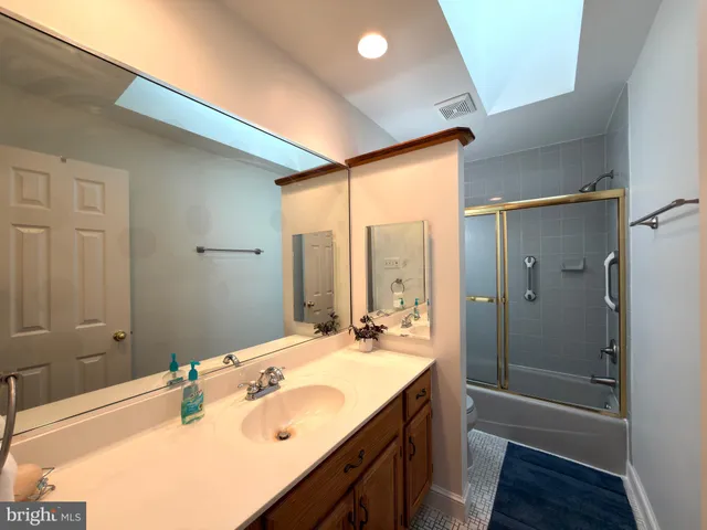 $3,500 | 905 West Poplar Road, Sterling, VA 20164