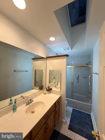 $3,500 | 905 West Poplar Road, Sterling, VA 20164