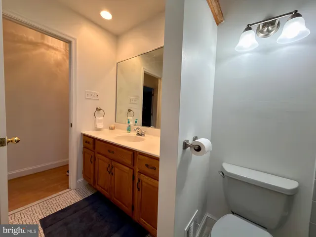 $3,500 | 905 West Poplar Road, Sterling, VA 20164