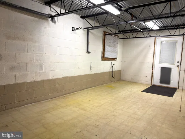 $3,500 | 905 West Poplar Road, Sterling, VA 20164