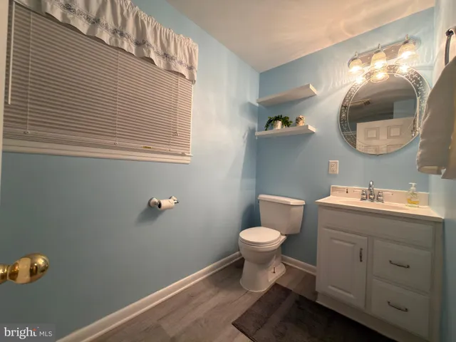 $3,500 | 905 West Poplar Road, Sterling, VA 20164