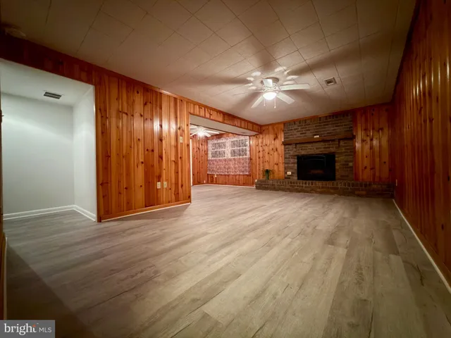 $3,500 | 905 West Poplar Road, Sterling, VA 20164